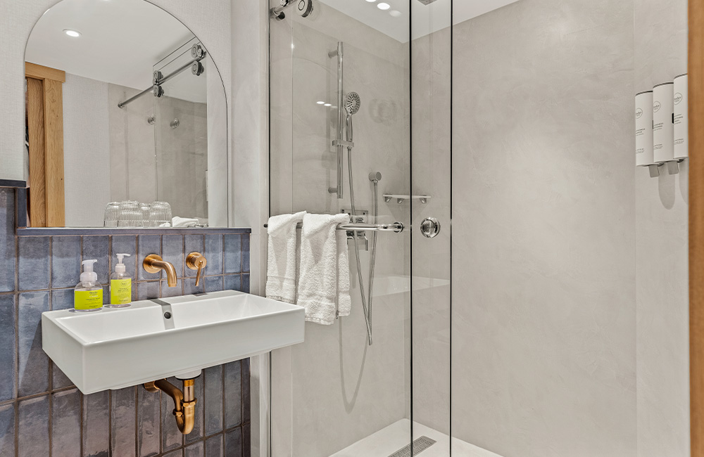 Otter Hotel Banff Hotel Superior Room Bath